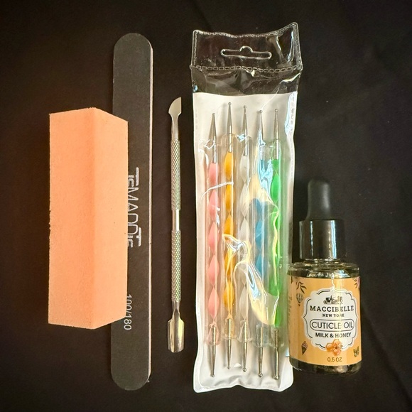 Mini UV Lamp, Press-Ons & Various Nail Art Accessories! 💅 - Picture 3 of 7